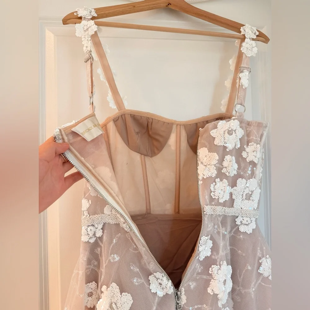 NWOT BRONX AND BANCO Mademoiselle Embroidered White Floral Midi Bridal Dress - Picture 15 of 16